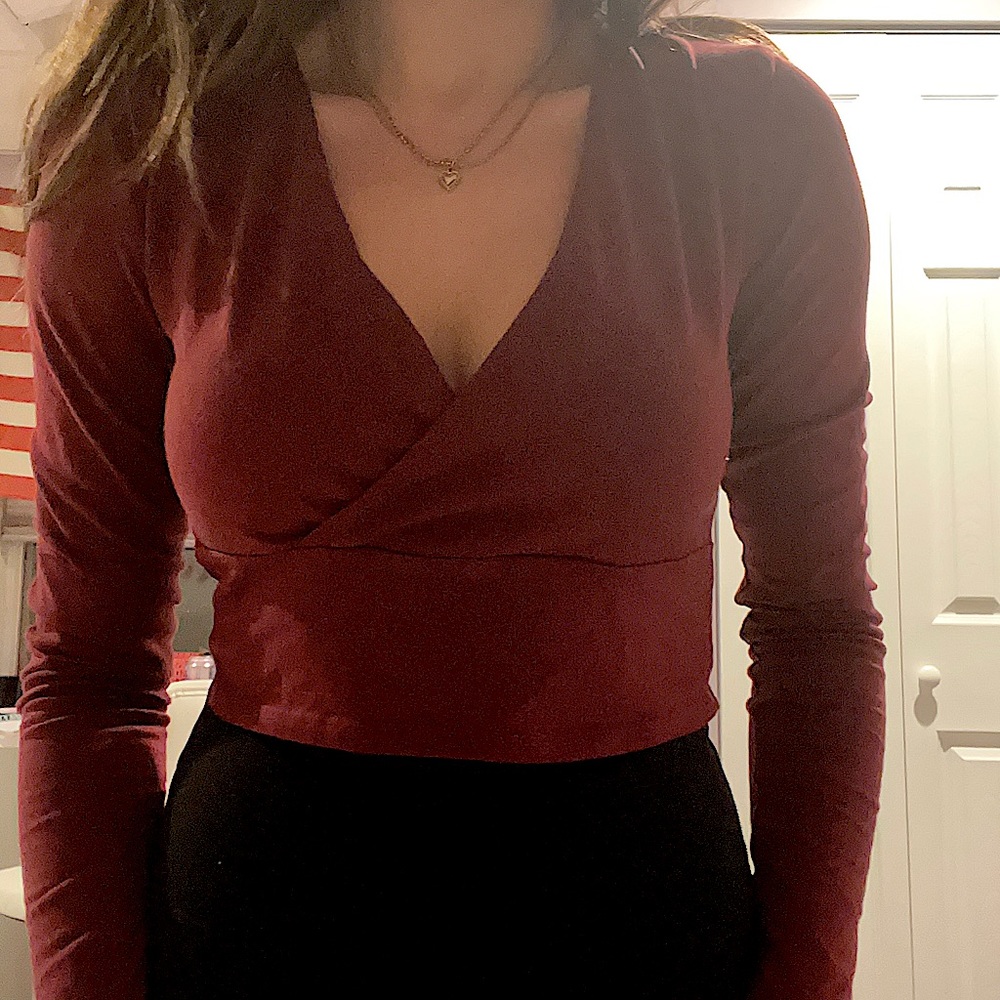Garage small cropped long sleeve maroon